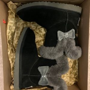 K Kourtney UGG boots . Size 4 , Bling and bow . Black and grey , gray .